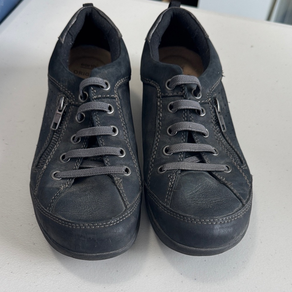 Earth Origins Black Casual Leather Sneakers - Picture 3 of 8